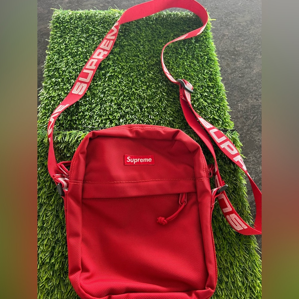 Supreme crossbody bag (red) SS18